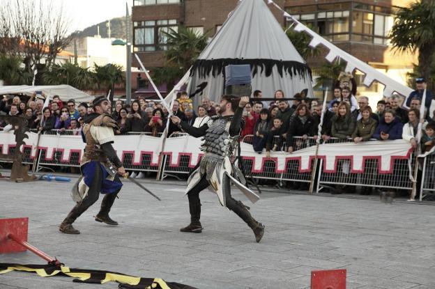 Una escena de la fiesta de recreación de El Privilegio de la Vara en Noja. 