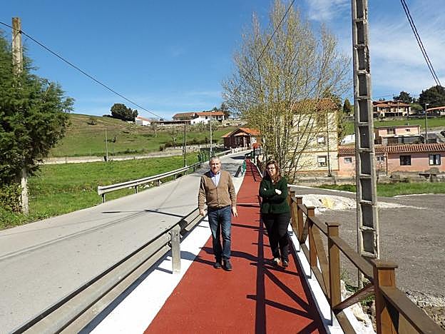 El alcalde, Andrés Ruiz Moya, durante una visita para supervisar los trabajos. :