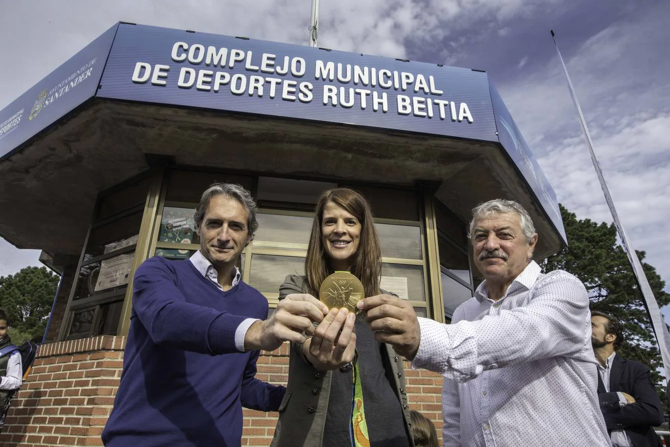 En octubre de 2016 el complejo de La Albericia recibió el nombre de la mejor atleta española de la Historia.