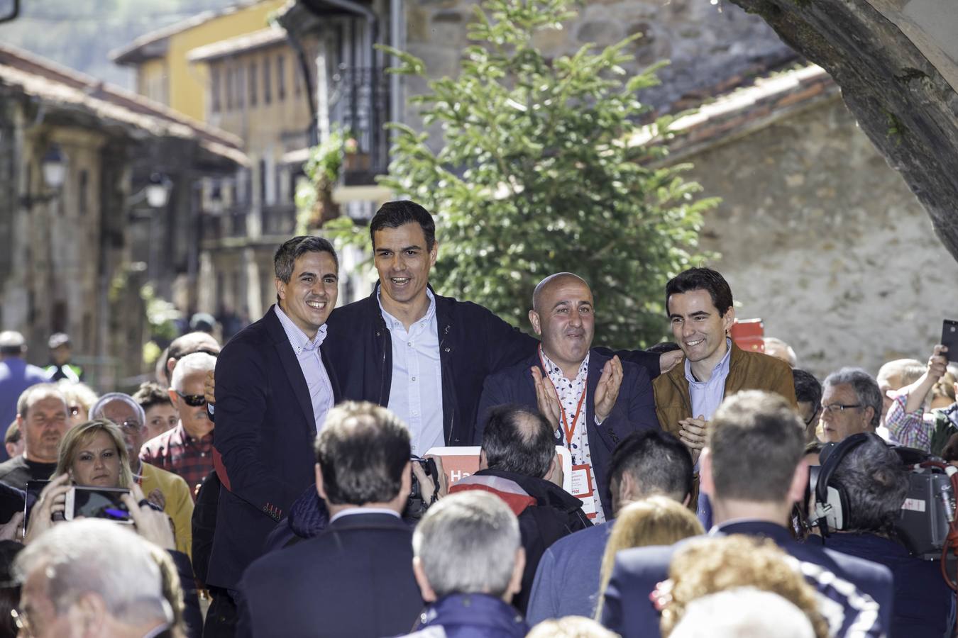 El secretario general del PSOE ha presidido este sábado la clausura de unas jornadas sobre municipalismo organizadas por los socialistas cántabros en Cartes