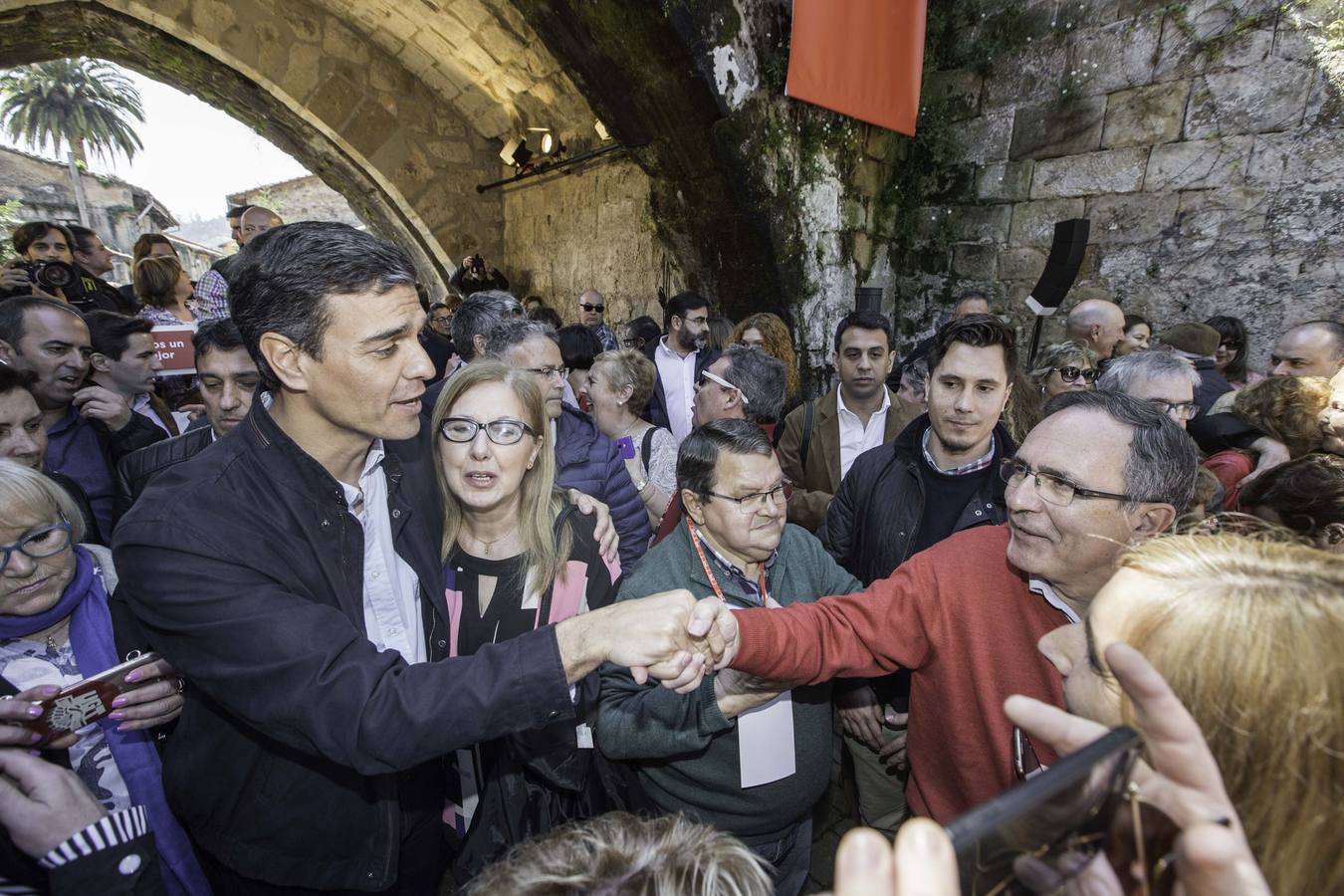 El secretario general del PSOE ha presidido este sábado la clausura de unas jornadas sobre municipalismo organizadas por los socialistas cántabros en Cartes