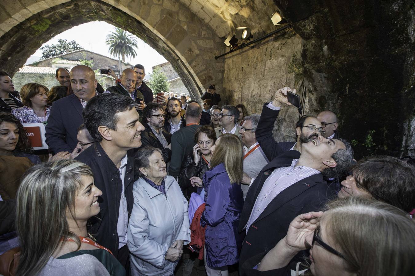 El secretario general del PSOE ha presidido este sábado la clausura de unas jornadas sobre municipalismo organizadas por los socialistas cántabros en Cartes