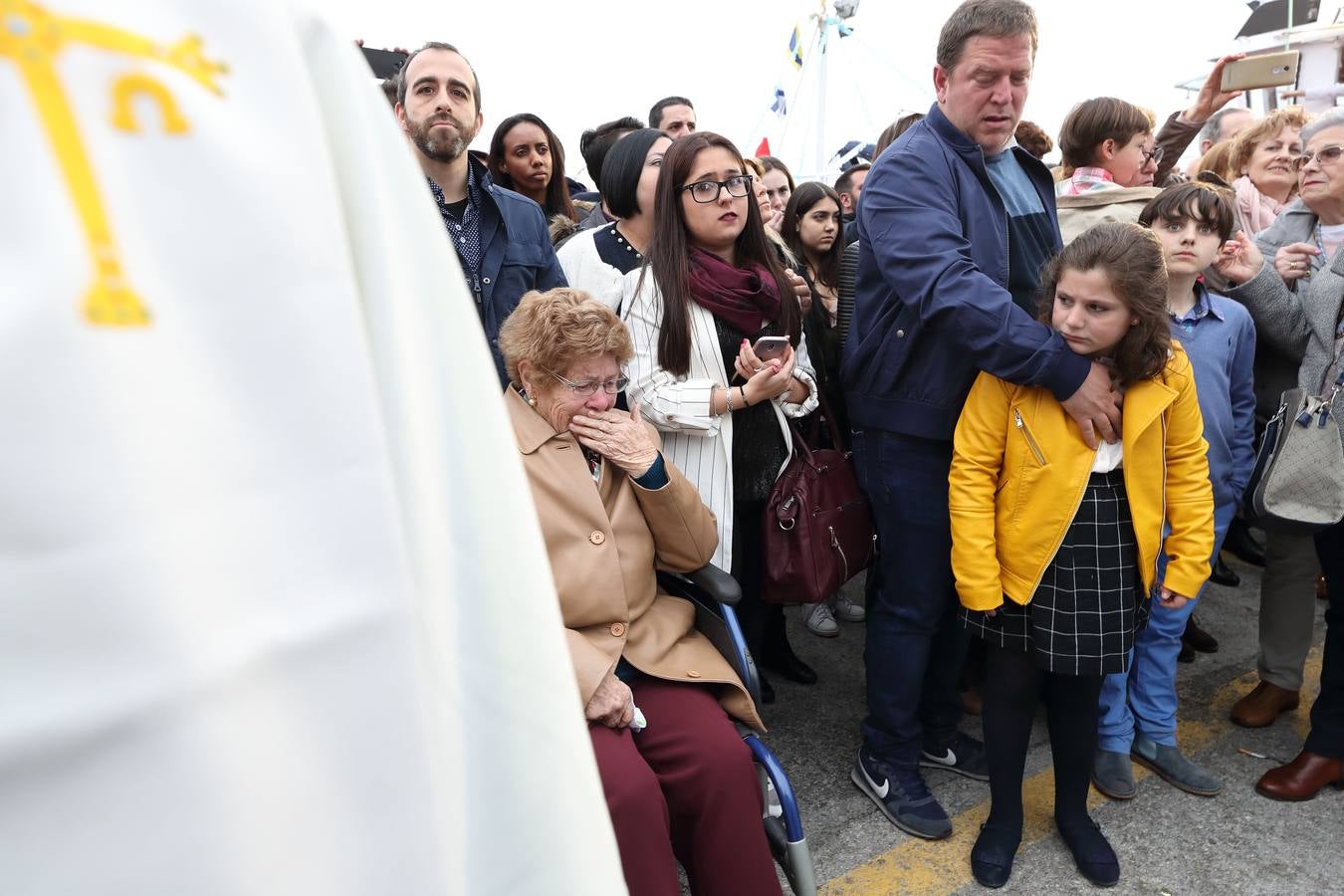 Los barquereños cumplieron con la tradición de llevar a su patrona en una multitudinaria procesión