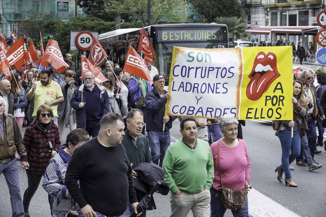 Miles de personas se han manifestado en Santander en defensa de las pensiones públicas.