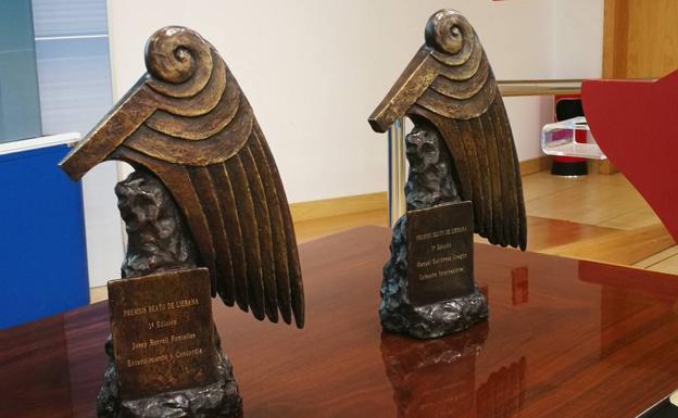 Esculturas con las que se entregrarán a los galardonados con el Premio Beato