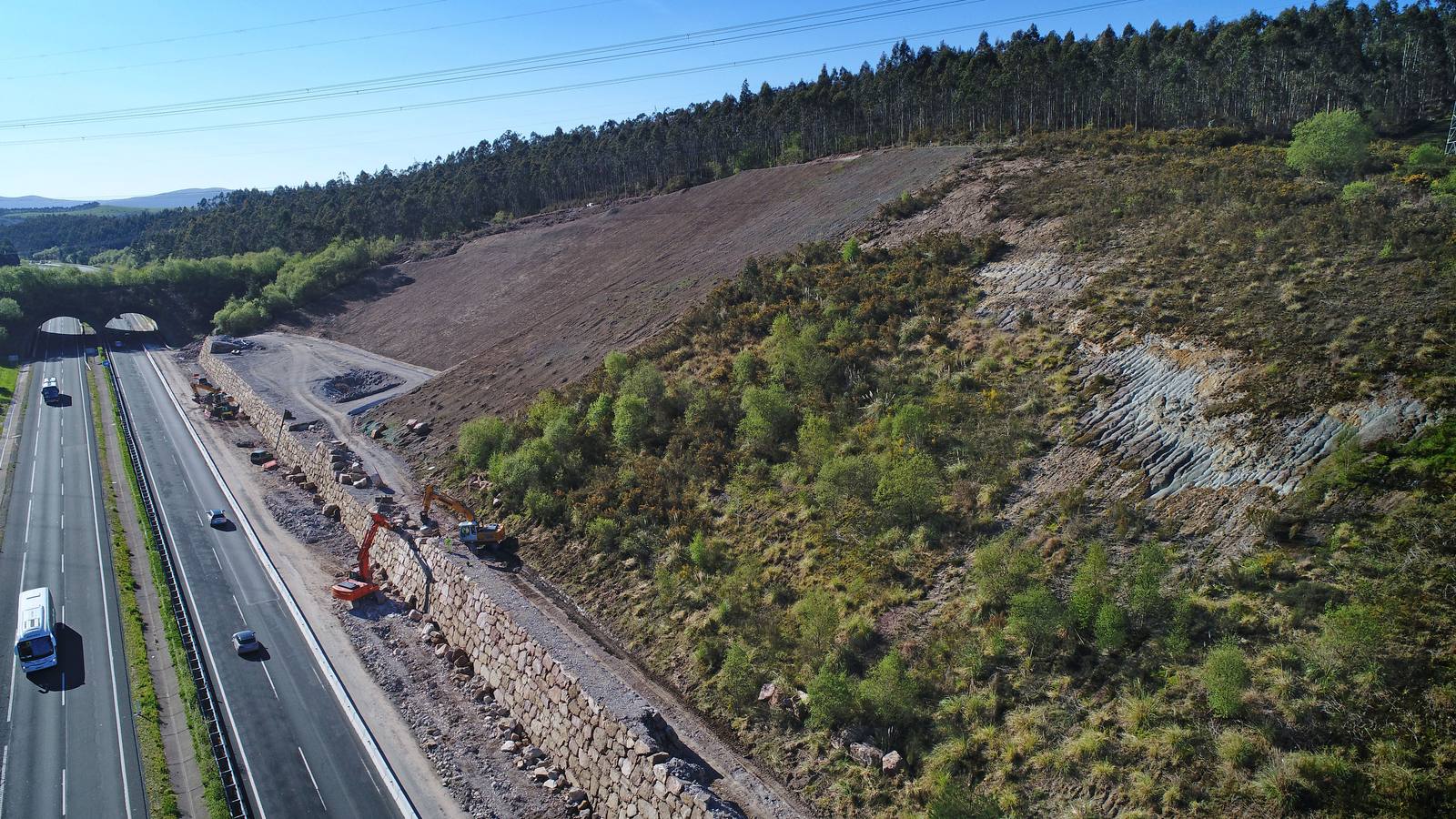 Fotos: Prosiguen las obras para frenar el argayo de Caviedes