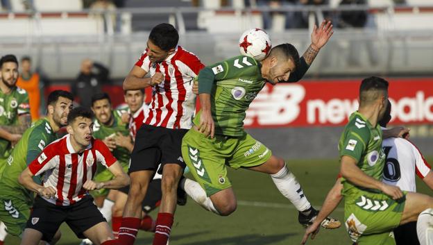 El Racing tendrá 19 jugadores con contrato si asciende a Segunda División