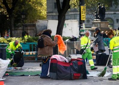 Imagen secundaria 1 - Imágenes de los acampados. 