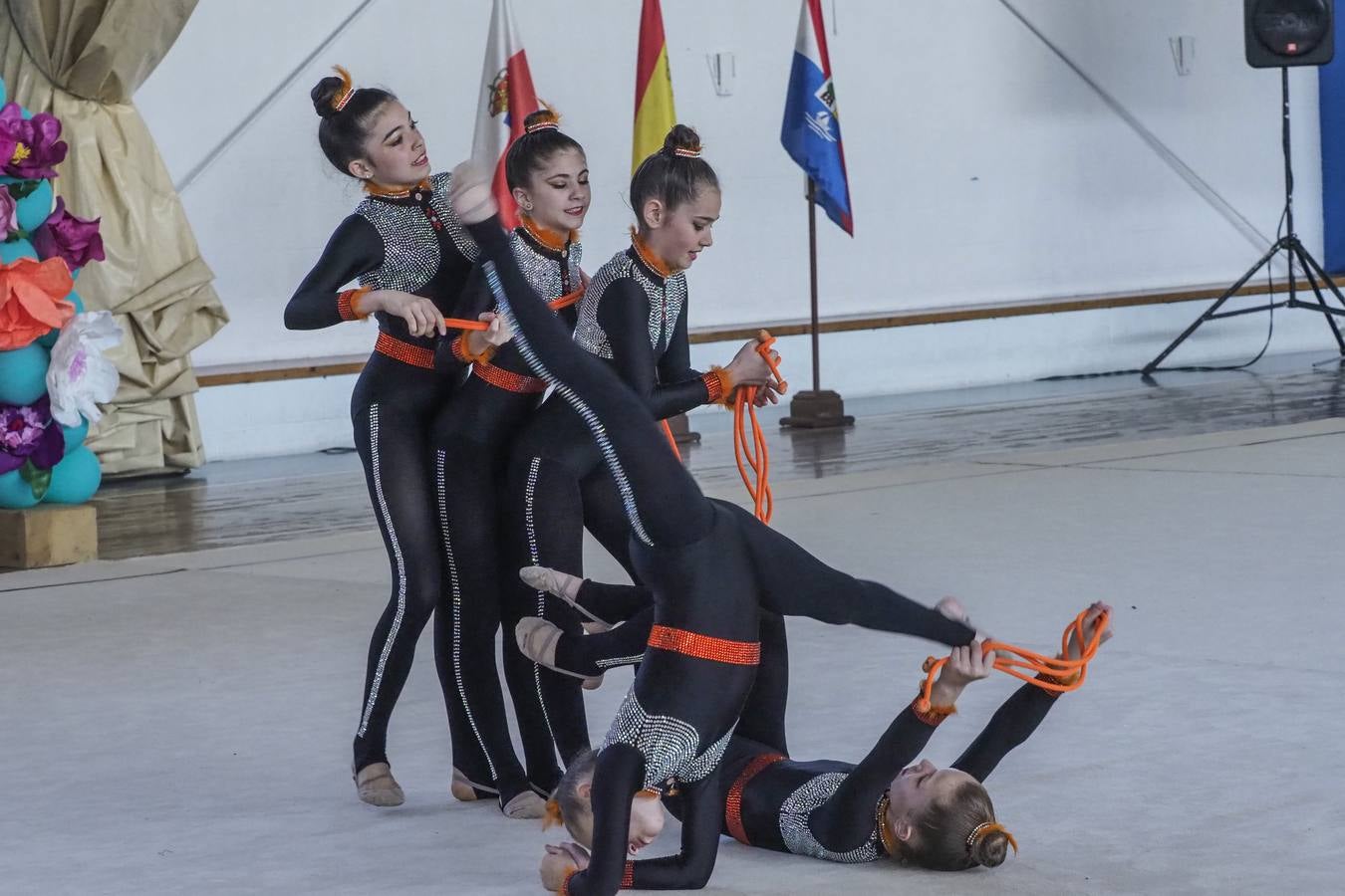 El conjunto infantil del Gymcol durante la presentación de su ejercicio de cuerdas en su participación en la Liga A.