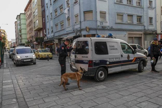 La Unidad de Guías Caninos también participó en la operación. 