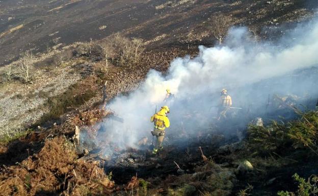 Cantabria, en máxima alerta por incendios, tiene tres fuegos activos