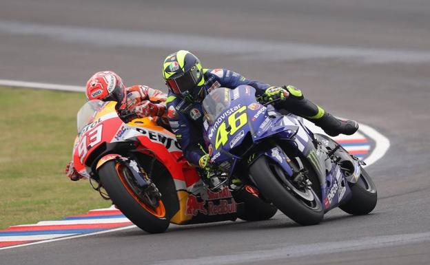 Marc Márquez y Valentino Rossi, durante el GP de Argentina. 