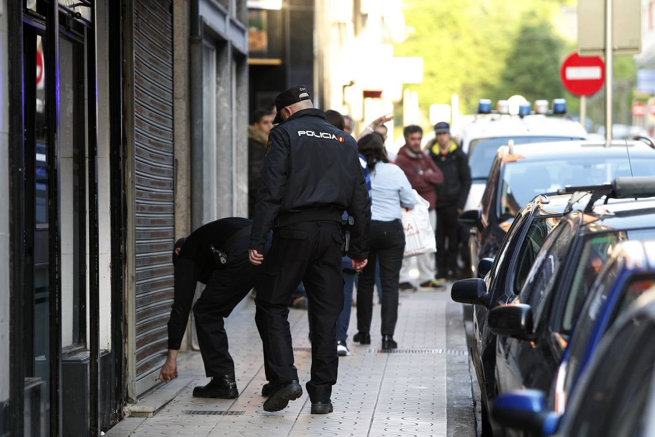 Un fuerte contingente de policías nacionales e inspectores del Cuerpo Superior participó en la operación, que se saldó con dos detenciones 