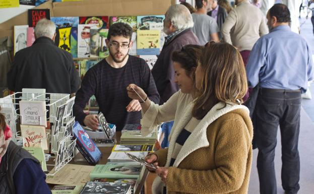 Imagen de archivo de la Feria del Libro de Santander el pasado año.