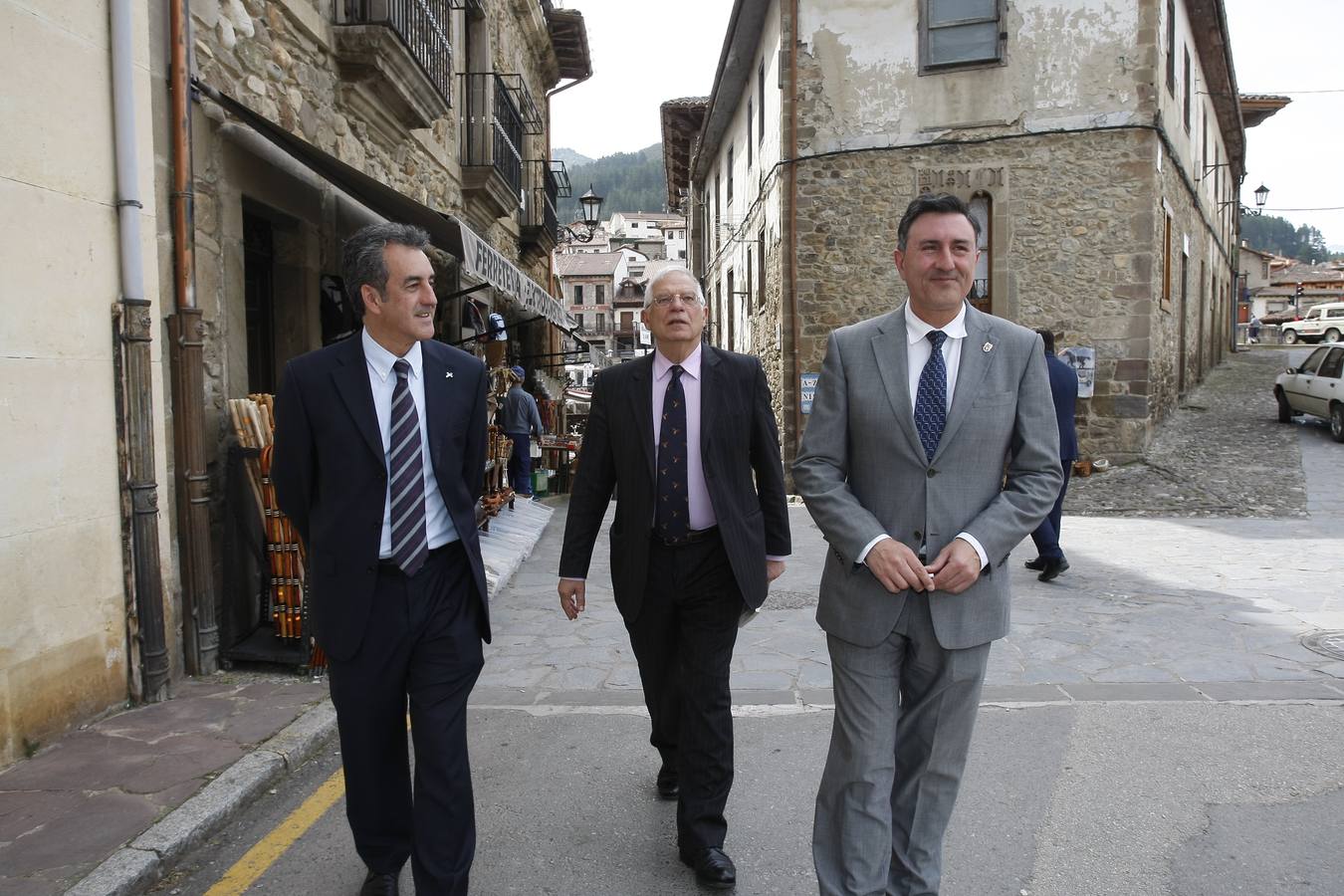 Fotos: Brorrel y Gutíérrez Aragón reciben los premios Beato en Potes