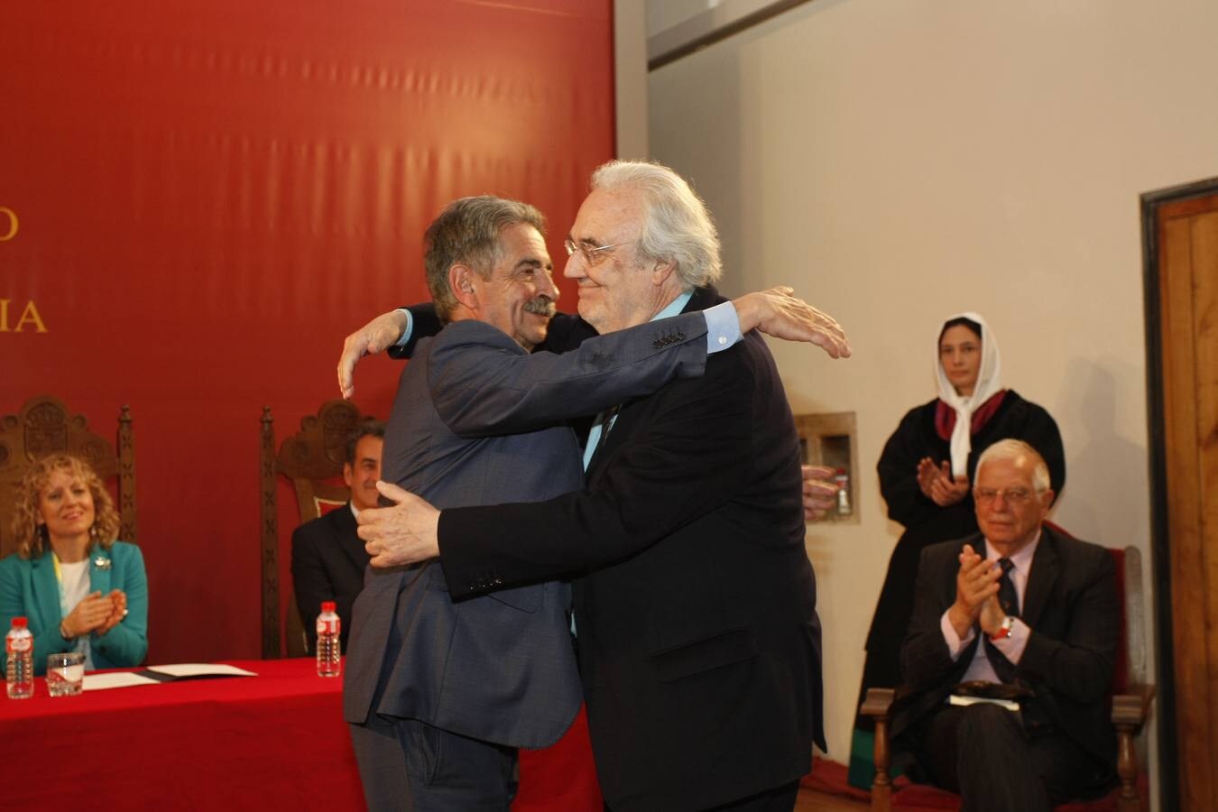 Fotos: Brorrel y Gutíérrez Aragón reciben los premios Beato en Potes