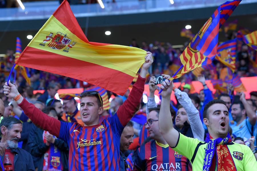 El Sevilla-Barcelona, un duelo marcado por la política y las reivindicaciones independentistas. En los exteriores del Wanda Metropolitano, se ha desplegado un amplio dispositivo de seguridad 