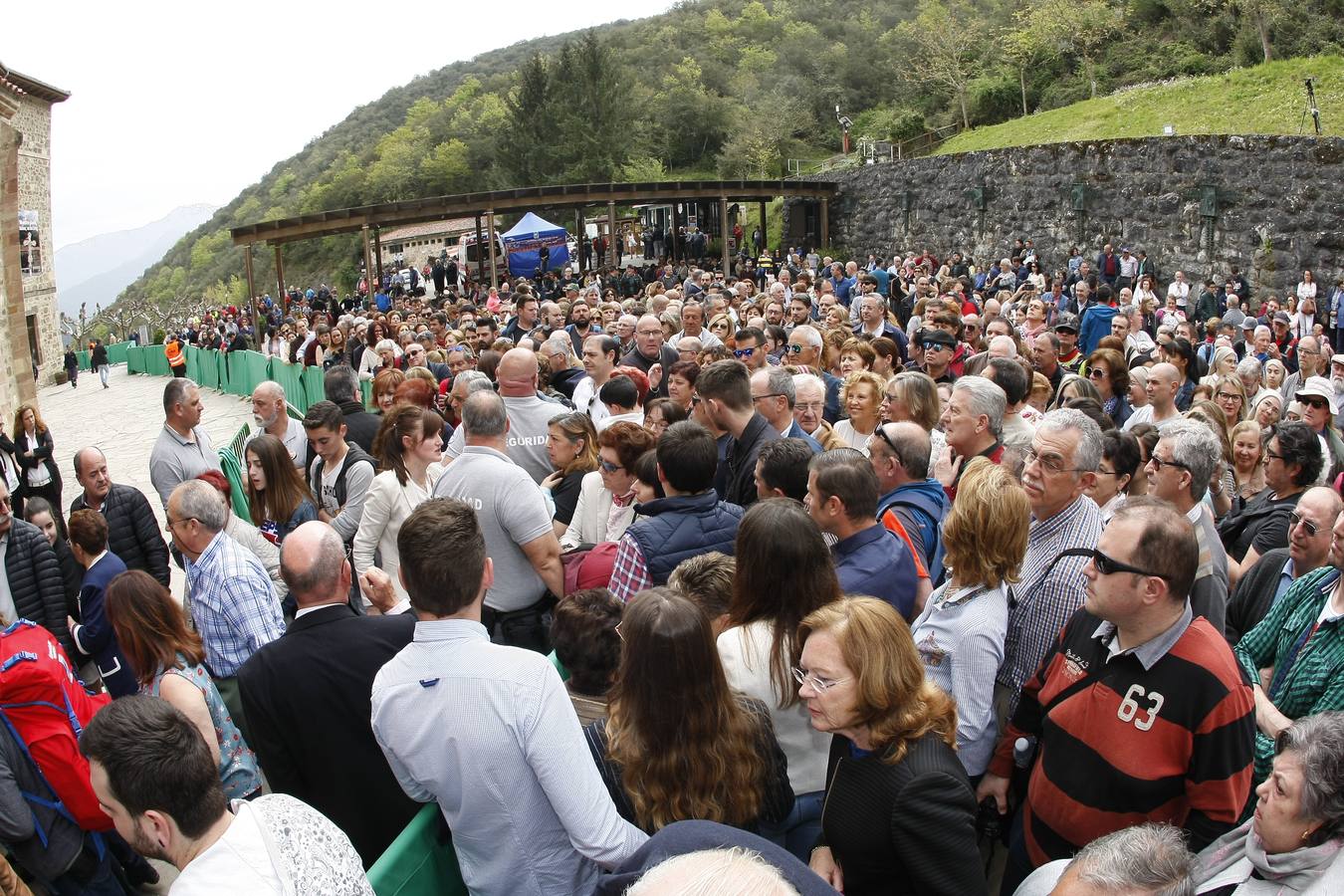 Fotos: Misa y cierre de la Puerta del Perdón para poner fin al Año Santo Lebaniego