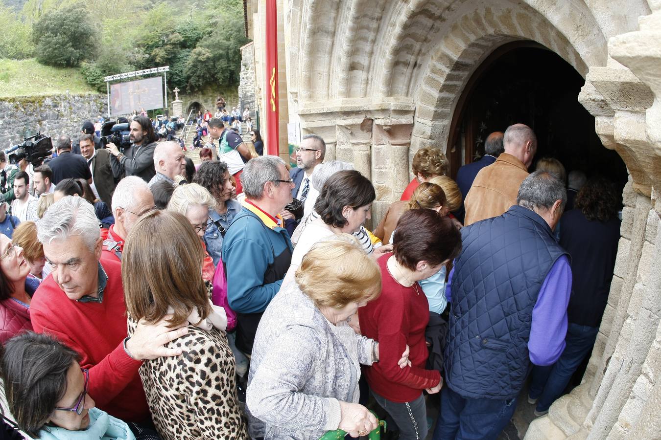 Fotos: Misa y cierre de la Puerta del Perdón para poner fin al Año Santo Lebaniego