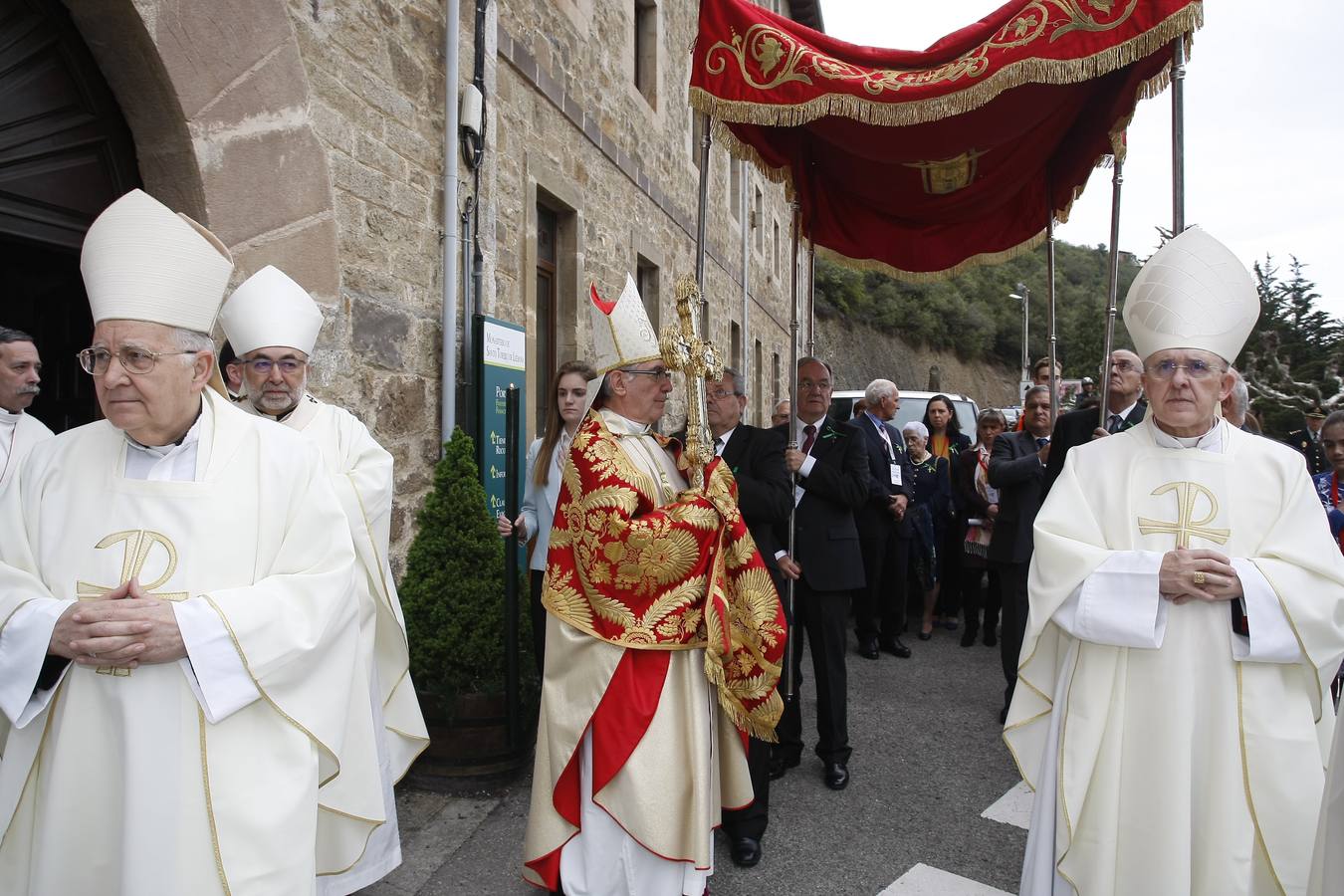 Fotos: Misa y cierre de la Puerta del Perdón para poner fin al Año Santo Lebaniego