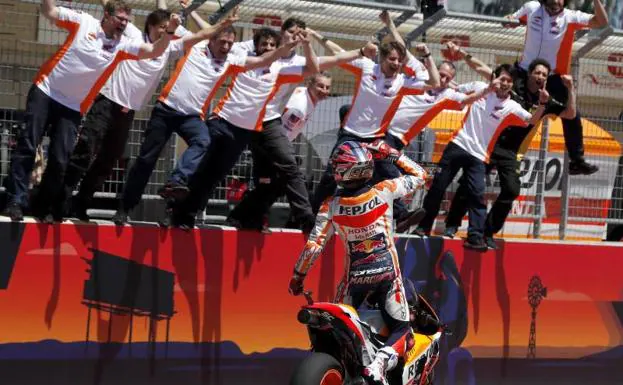 Marc Márquez, celebrando su victoria en Austin.