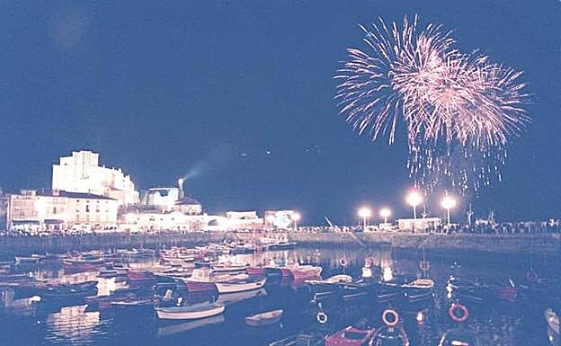 Los carrocistas critican que haya fuegos artificiales en medio del Coso Blanco