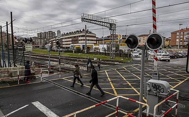 Las vías que parten la ciudad.