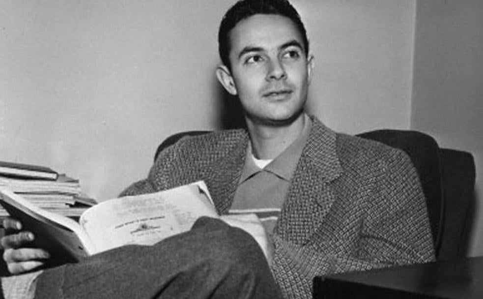 El director y coreógrafo Stanley Donen.