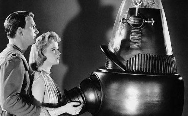 Imagen principal - Anne Francis, Leslie Nieisen y Robby the Robot en 'Planeta prohibido' (1956).
