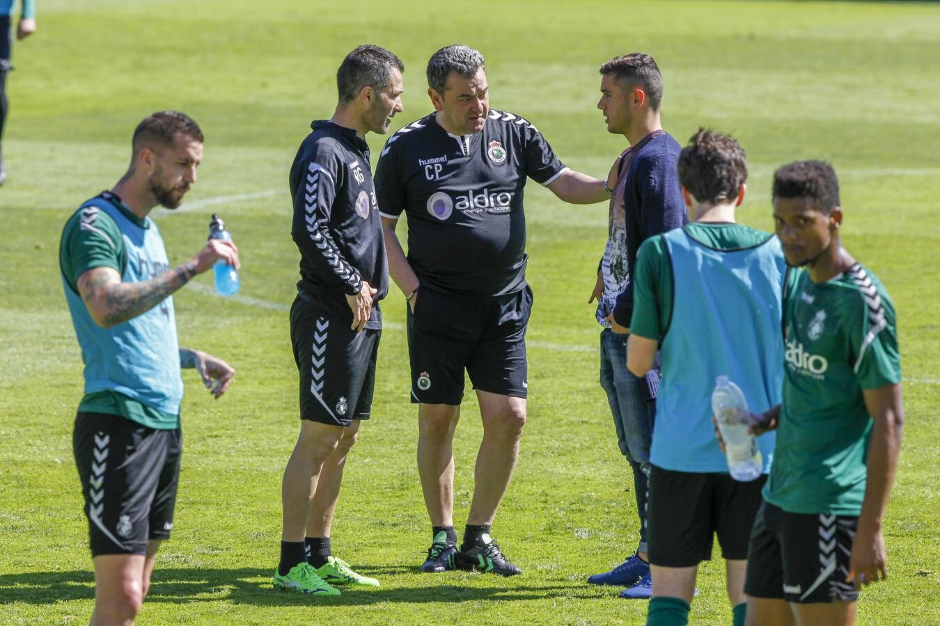 Fotos: El Racing prepara en el partido ante el UD Logroñés en los Campos de Sport