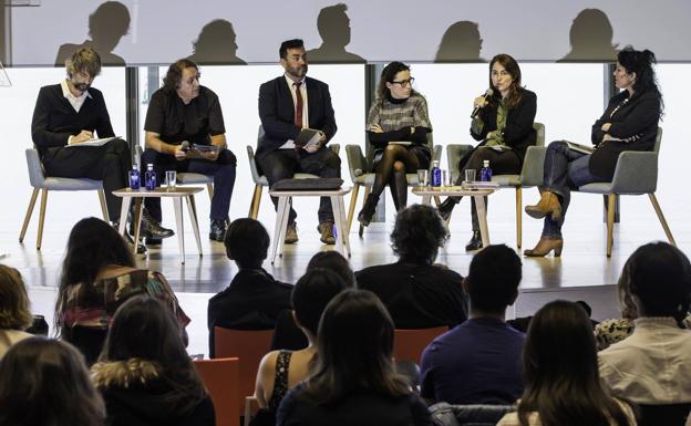 Los periodistas Joseba Elola, Pere Ortín, Javier Menéndez Llamazares, Anna María Iglesias, Charo Ramos y Eva Díaz