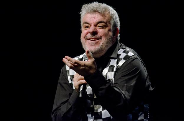 «Cuando me quedo desnudo y me miro al espejo me meo toa»