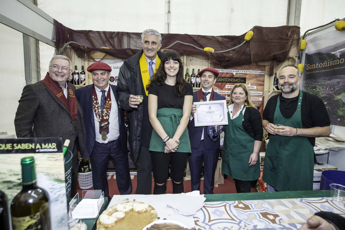 El ex jugador de baloncesto Fernando Romay ha sido nombrado hoy cofrade de honor de la Cofradía de la Anchoa de Cantabria durante la celebración del 22 Cabildo de esta entidad gastronómica, que ha tenido lugar este sábado en el teatro Liceo de Santoña, dentro de los actos de la Feria de la Anchoa y la Conserva de Cantabria.