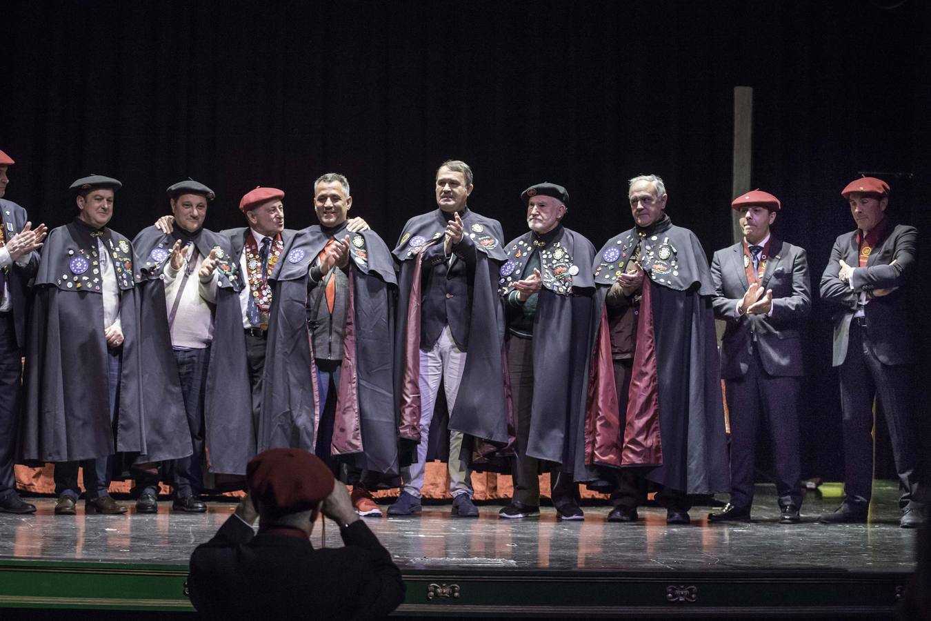 El ex jugador de baloncesto Fernando Romay ha sido nombrado hoy cofrade de honor de la Cofradía de la Anchoa de Cantabria durante la celebración del 22 Cabildo de esta entidad gastronómica, que ha tenido lugar este sábado en el teatro Liceo de Santoña, dentro de los actos de la Feria de la Anchoa y la Conserva de Cantabria.