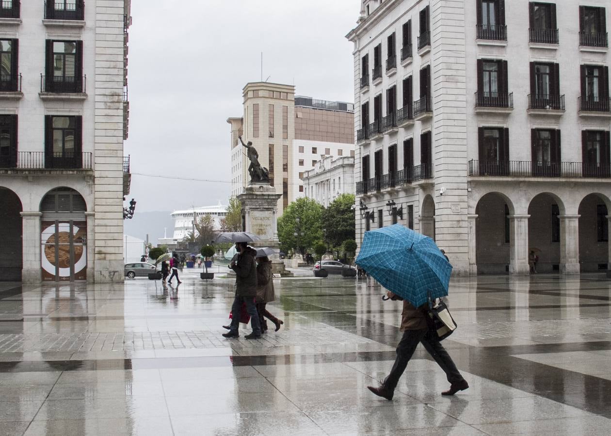 Fotos: La lluvia no da tregua a Cantabria