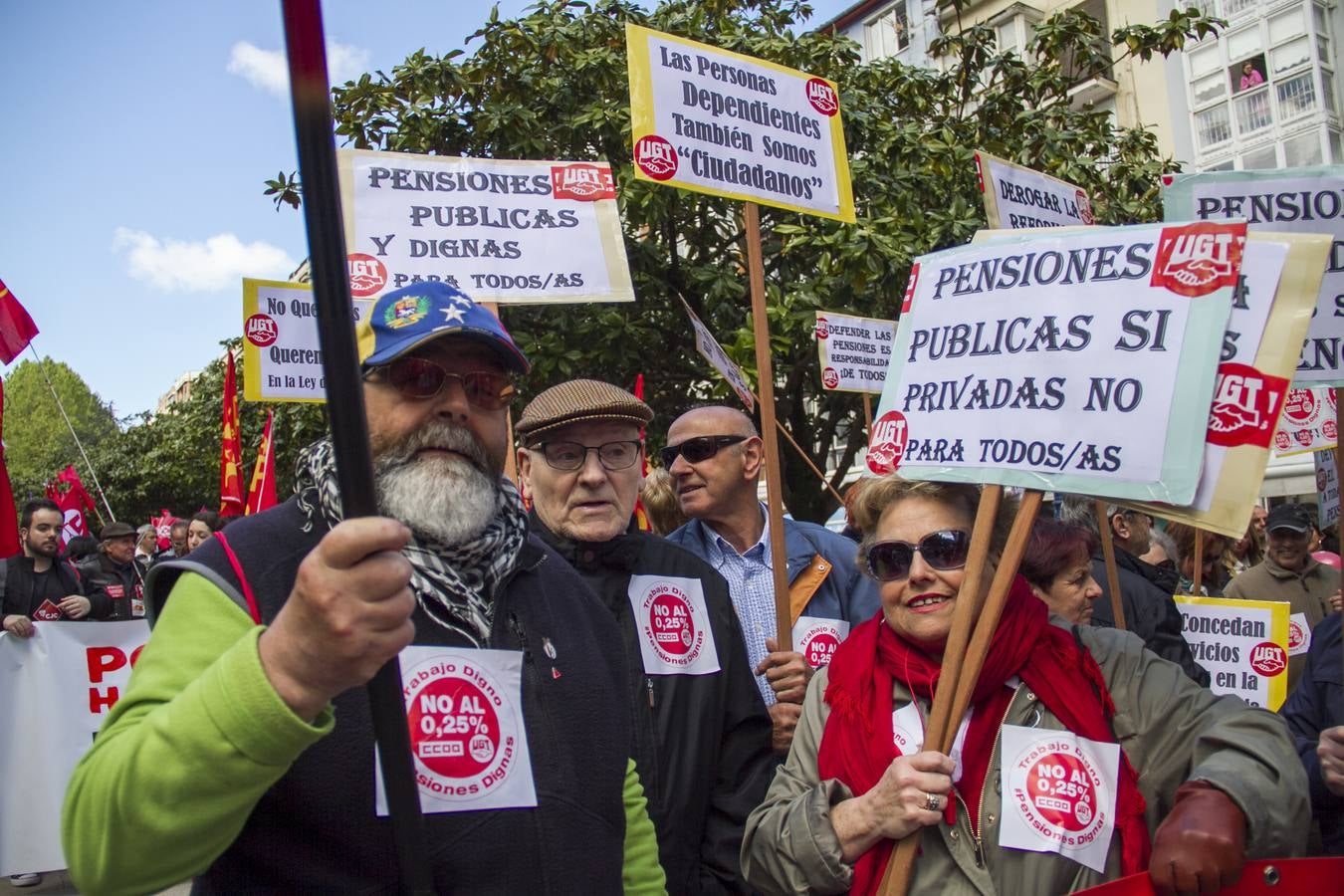 Fotos: Miles de personas participan en la manifestación del 1 de mayo en Santander