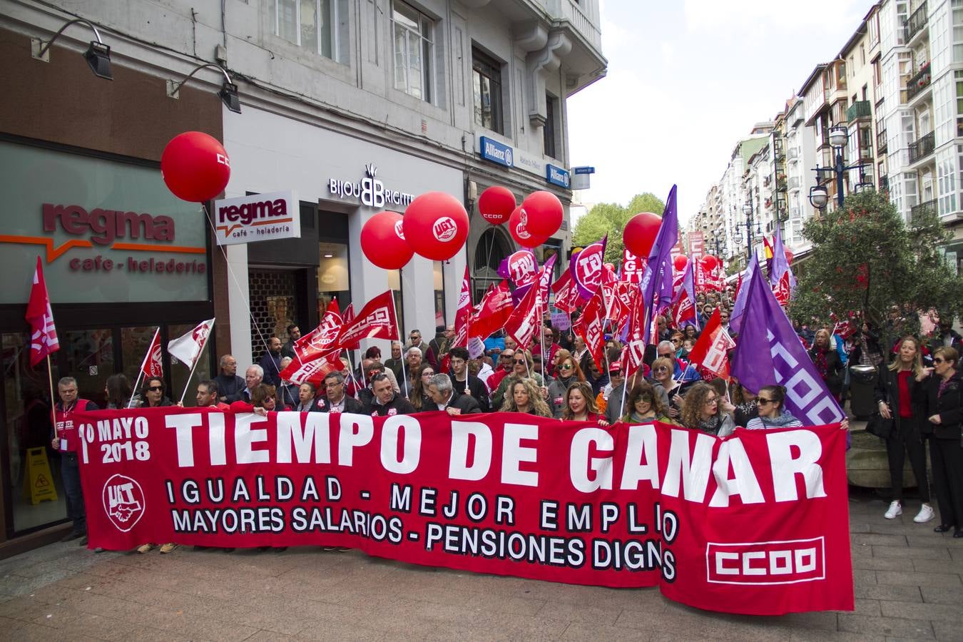 Fotos: Miles de personas participan en la manifestación del 1 de mayo en Santander