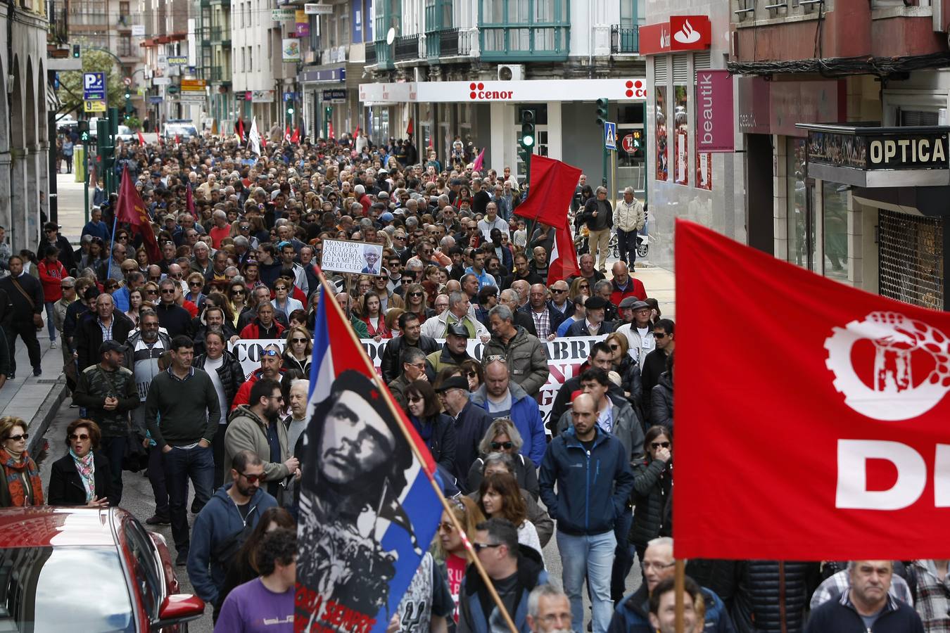 Fotos: Manifestación del 1 de mayo en Torrelavega