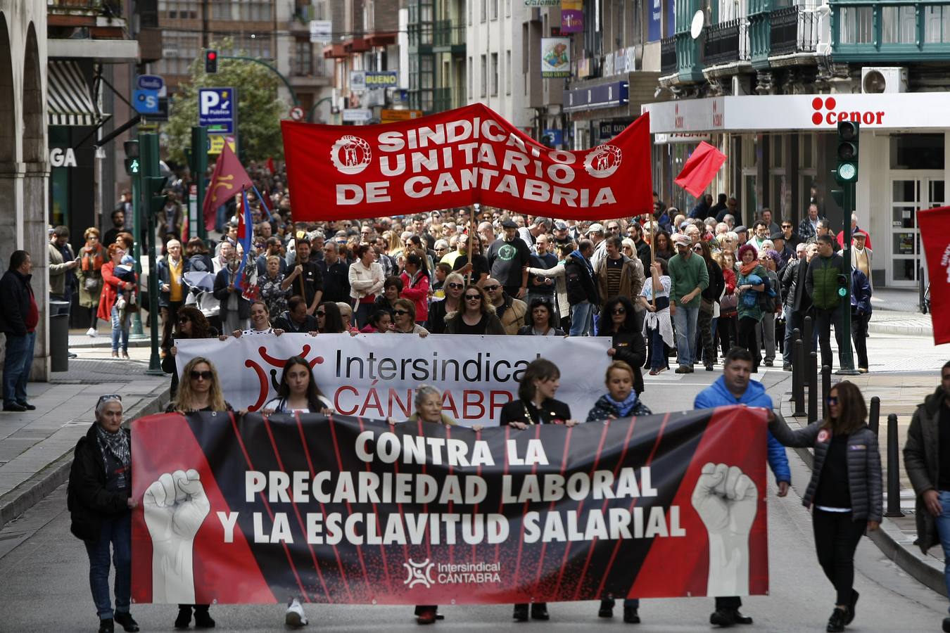 Fotos: Manifestación del 1 de mayo en Torrelavega