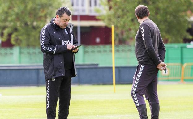 Imagen. Pouso no está nada contento con la actitud de los jugadores en el entrenamiento.