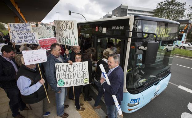 Imagen. La protesta dentro del bus