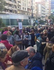 Imagen secundaria 2 - Más de mil cántabros vuelven a la calle para protestar contra el fallo de &#039;La Manada&#039;