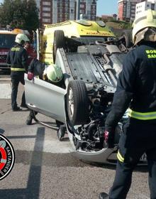 Imagen secundaria 2 - El conductor que volcó en la S-20 cuadruplicó la tasa de alcoholemia