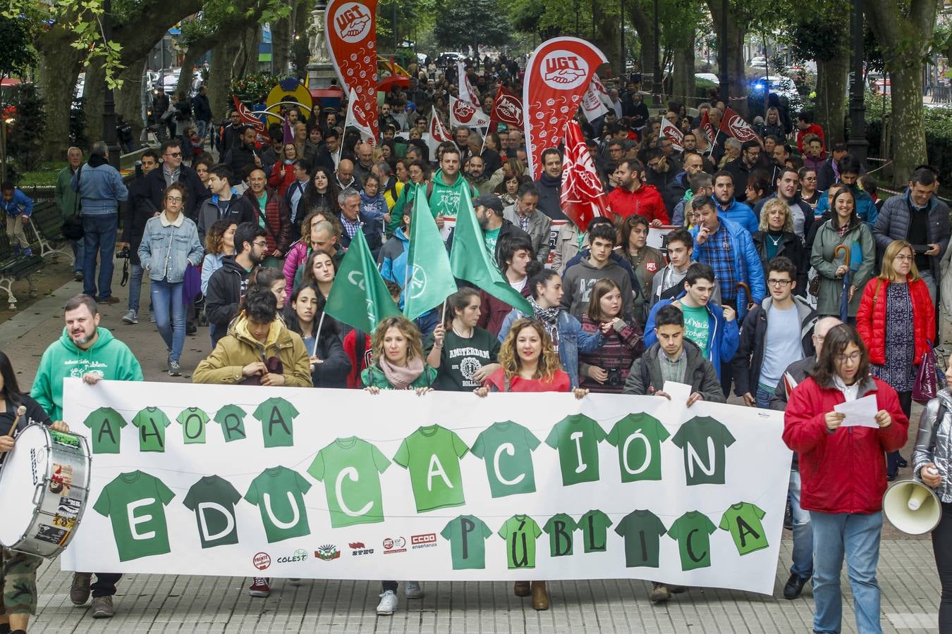 Fotos: 400 personas se manifiestan en Santander contra la Lomce y los recortes