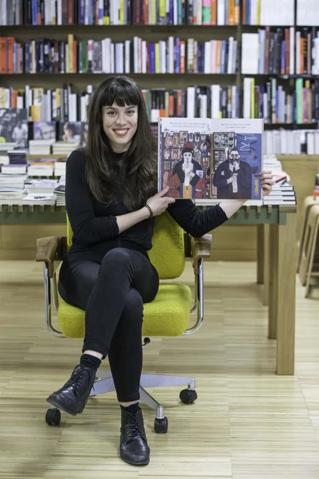 Júlia Sardà impartió ayer una charla en la Librería Gil de Santander.
