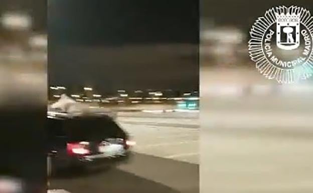 Detenido por hacer derrapes con el coche con un hombre en el techo