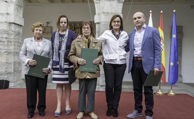 Imagen principal - Las familias de los asesinados en el &#039;caso Almería&#039; piden que se les reconozca como víctimas de terrorismo