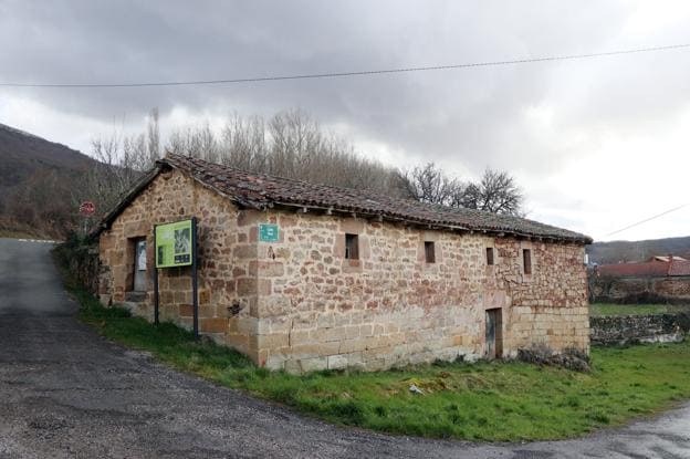 Instalaciones de la antigua casa concejo de Castrillo de Valdelomar. ::