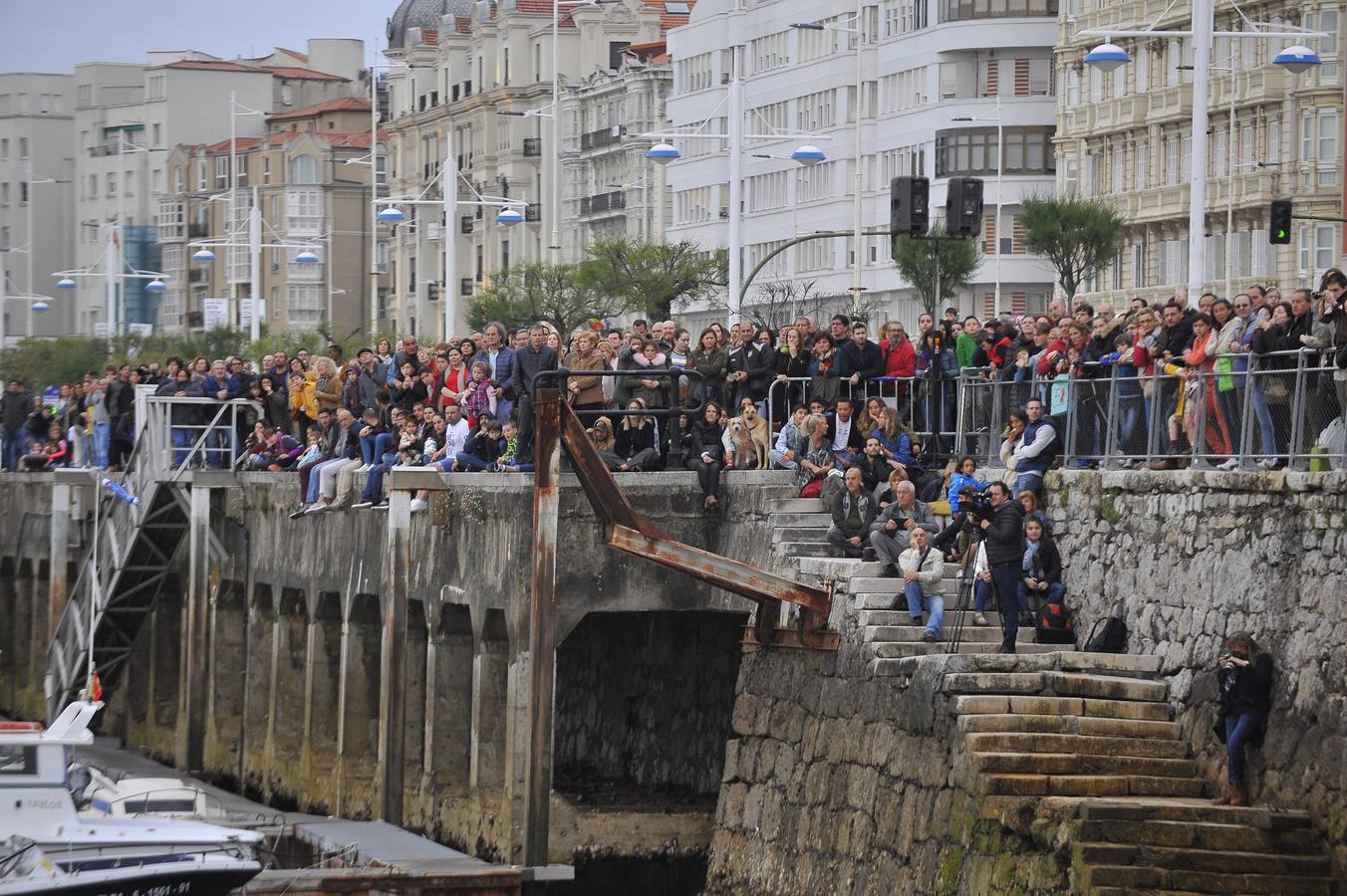 Fotos: El ilusionista Raúl Alegría escapa de una mina marina 