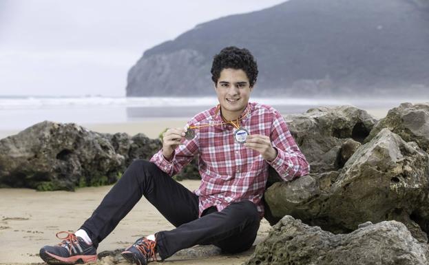 Jorge Martínez, con sus medallas de oro y plata